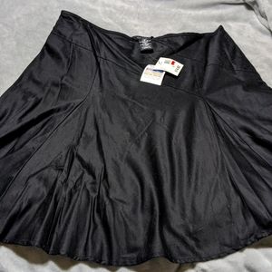 Women's Black cotton skirt, side zipper, new with tags